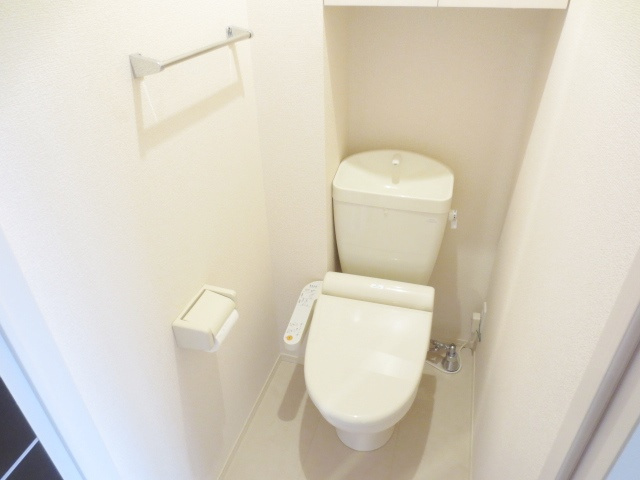 Lucenteのトイレ|別号室の参考写真です。