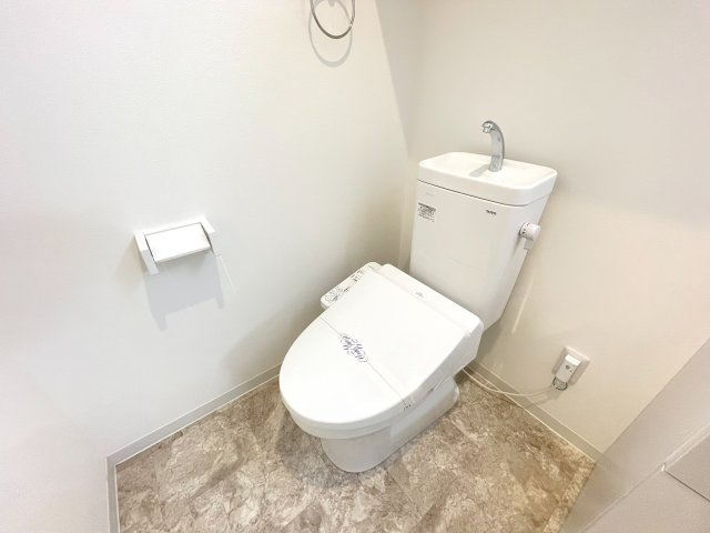 スカイヒルズ春日部のトイレ|※写真は別室になります。