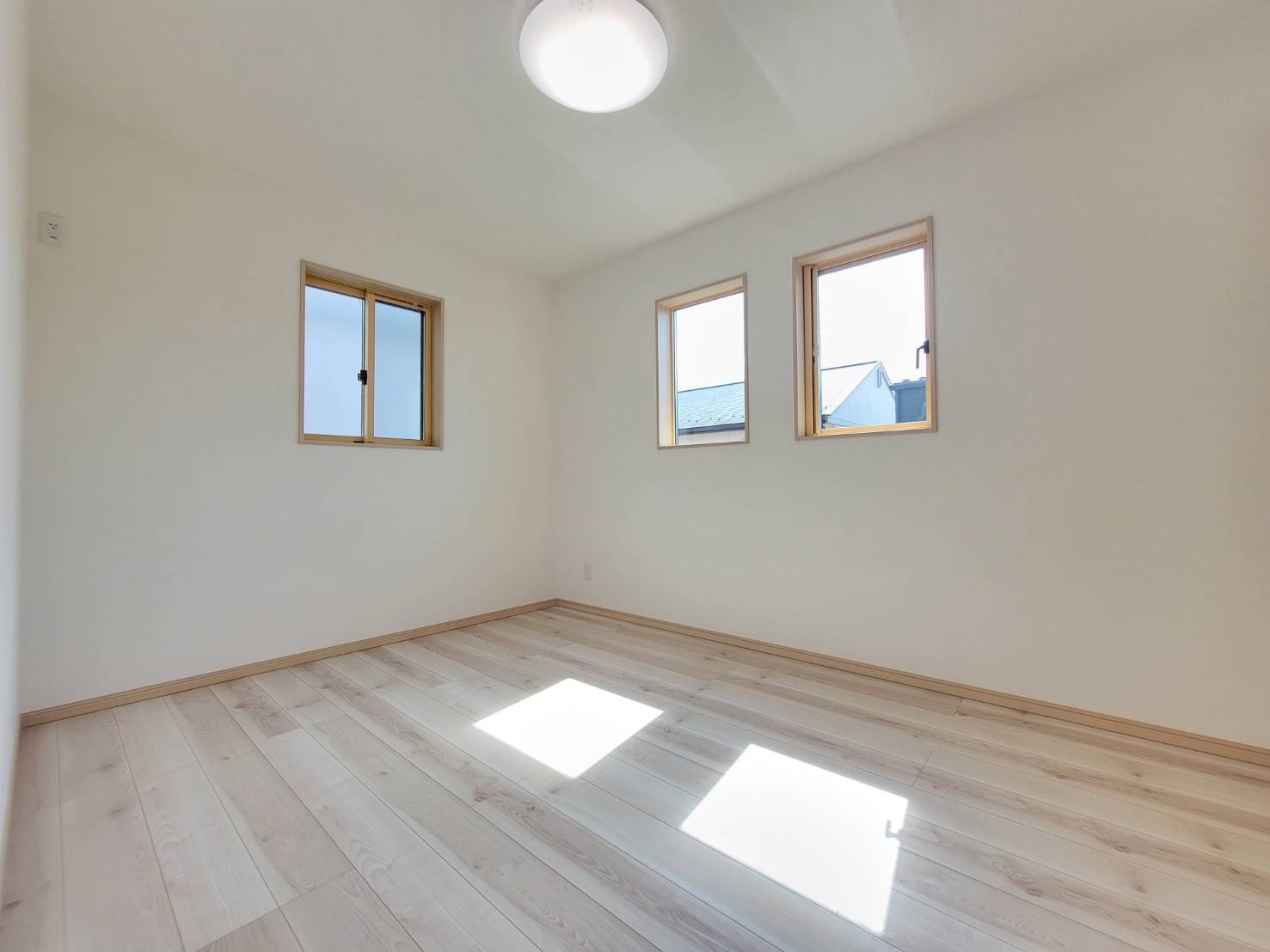 小山市城北　第4期　全2邸の洋室|〇洋室　6帖〇
窓から明るい日差しが差し込みます。
2025年9月撮影