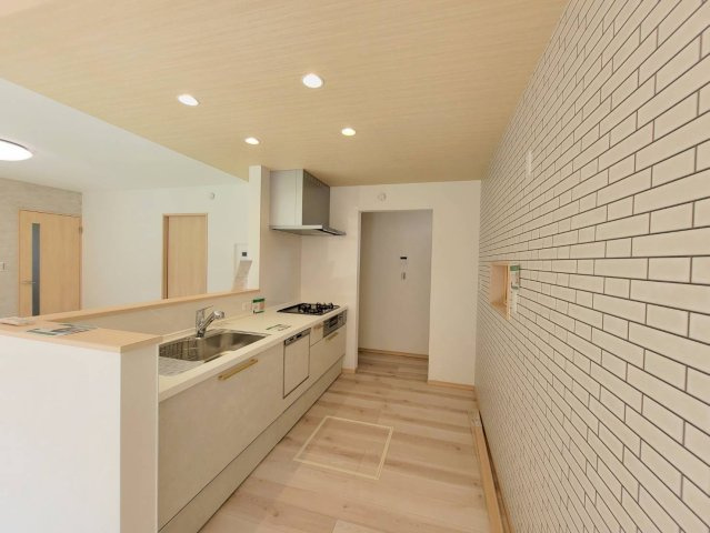 小山市城北　第4期　全2邸のキッチン|〇キッチン〇
時短、節水にもなる食洗機付きキッチン♪洗い物を気にせずに食器が使えるので、ノンストレスで楽しくお料理を作ることができます（＾＾）
2025年9月撮影