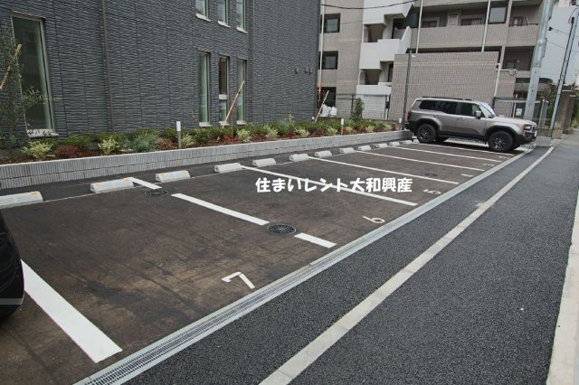 フィレ・デ・フルールの駐車場