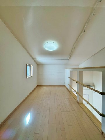 草津市追分南2丁目　中古戸建ての内装|スタディスペースやワークスペースとしてはもちろん、趣味のスペースなど使い道が様々で、考えるだけでわくわくしますね。