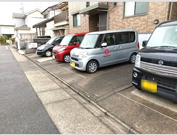 ウィルモア星宮Aの駐車場