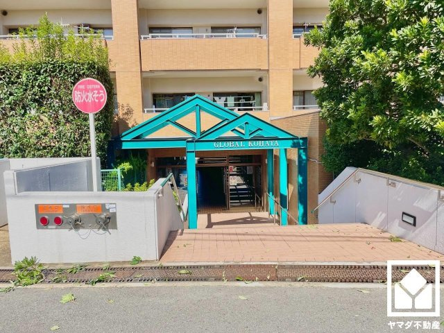 グローバル宇治木幡のエントランス