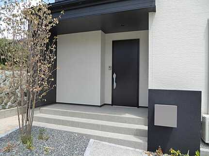 広島市東区福田１丁目　新築一戸建て(全2棟)の玄関