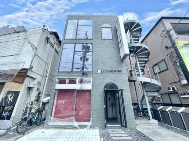 LEO伍拾四番館の外観