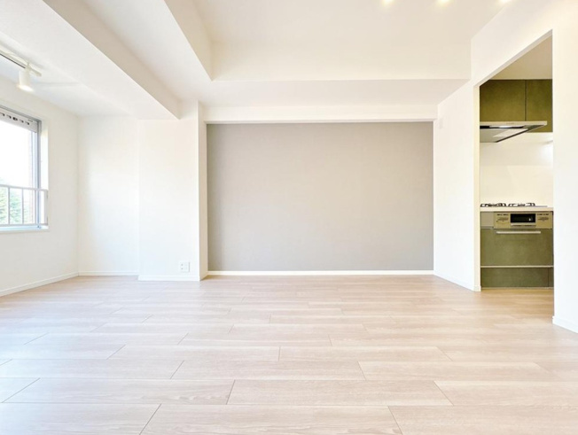 【居間・リビング】 | 駒込八幡坂ガーデニア | 太陽の光をスマートにリビングへ。時によって変化をもたらす採光。