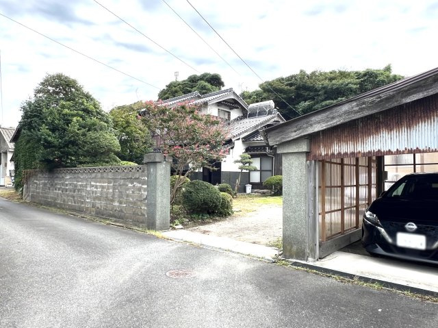 大山町御来屋　中古住宅（離れ付）の前面道路含む現地写真