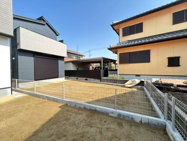 ファーストタウン　一宮市第1伝法寺　全2区画分譲の庭|広いお庭はフェンスで囲まれています。