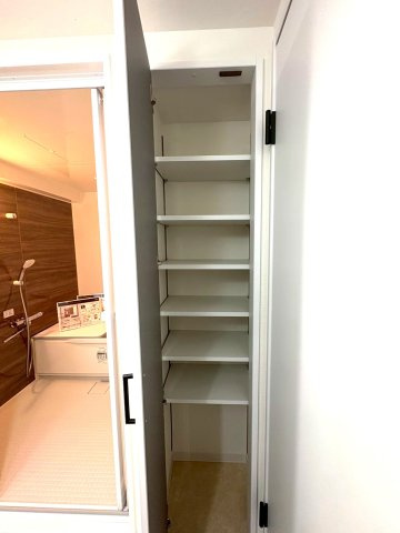 ◆２０２５年７月リフォーム完了◆高層階南向き◆陽当たり・通風・眺望良好◆グランドメゾン浜大津の洗面所|洗面所収納スペース