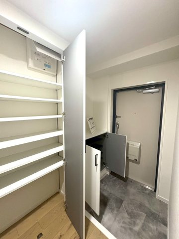 ◆２０２５年７月リフォーム完了◆高層階南向き◆陽当たり・通風・眺望良好◆グランドメゾン浜大津の玄関|玄関＆シューズボックス