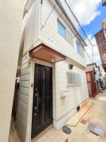 堀池町貸家の外観