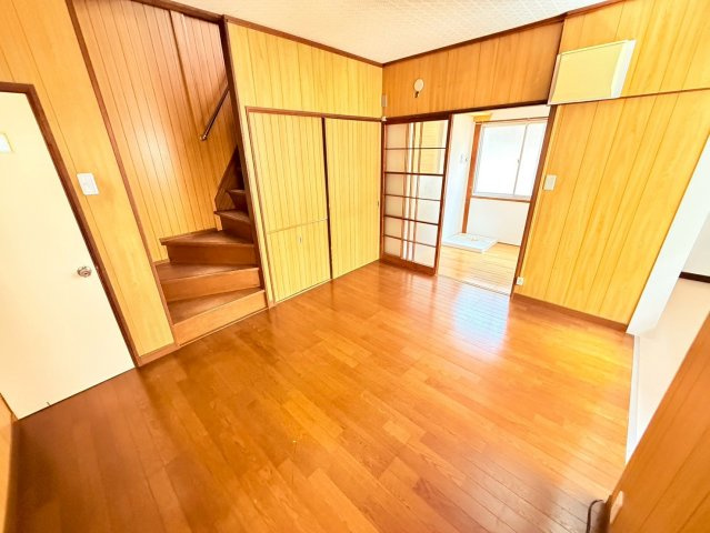 堀池町貸家の居間・リビング