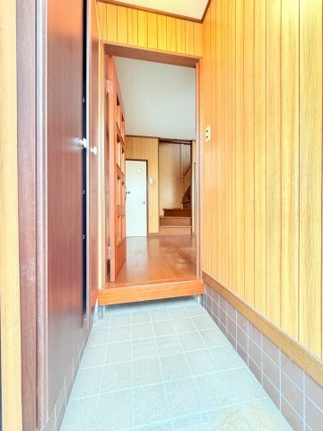 堀池町貸家の玄関