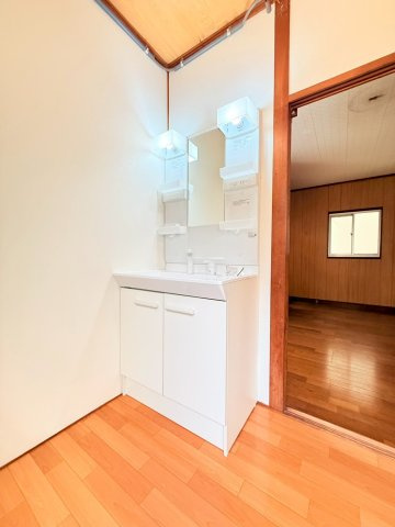 堀池町貸家の洗面所