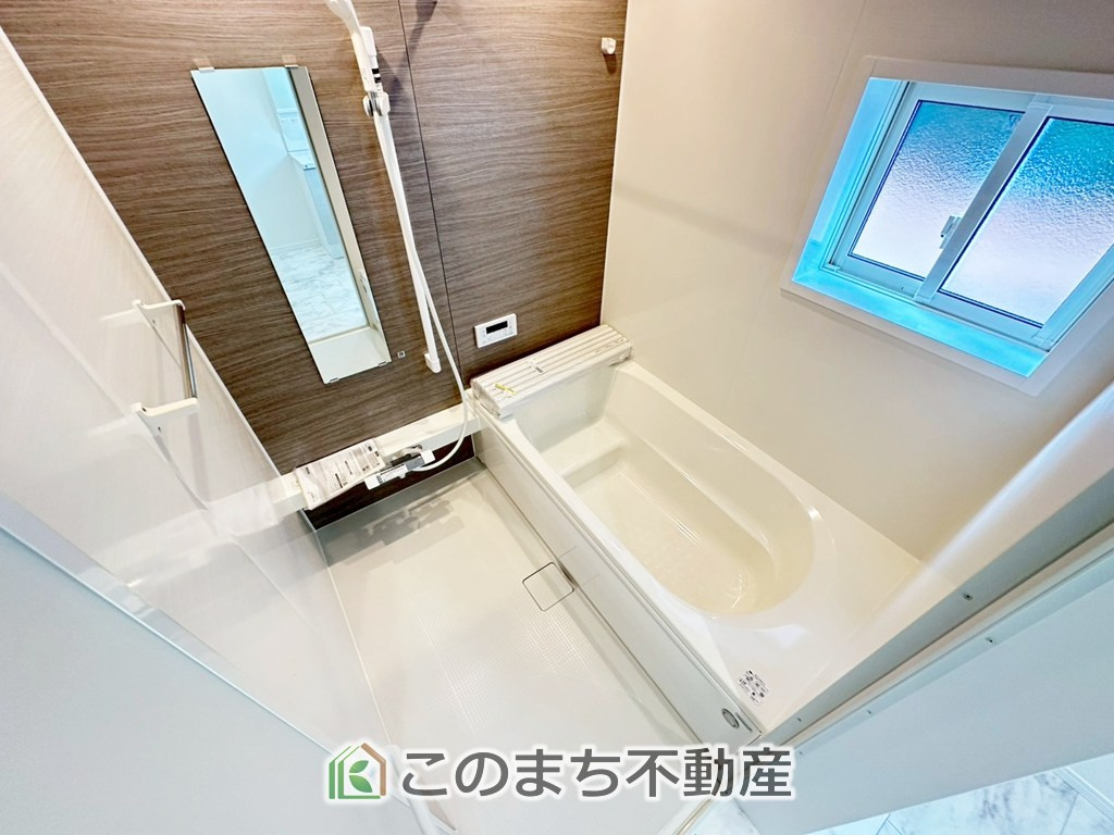 ワイウッドコート宇都宮市下川俣町第1期の浴室|"ゆったり１坪バスには換気・乾燥・暖房機能付き！！
大人も足を伸ばせるゆったり浴槽！！
ご家族皆さんで入っても、一人でゆっくり入っても一日の疲れを癒してくれるお風呂です！！"
