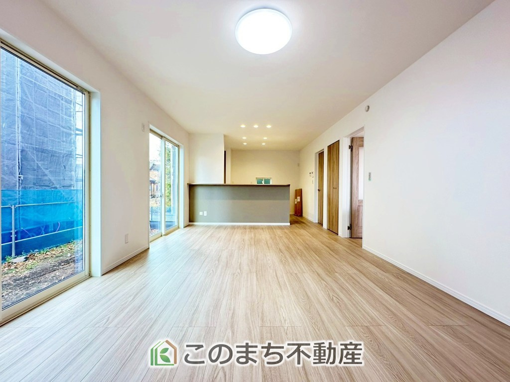 ワイウッドコート宇都宮市下川俣町第1期の居間・リビング|シンプルで美しいデザインのリビングは、お好みのインテリアをコーディネイトしやすく、家族がやすらぐ癒しの空間が作れますね。
