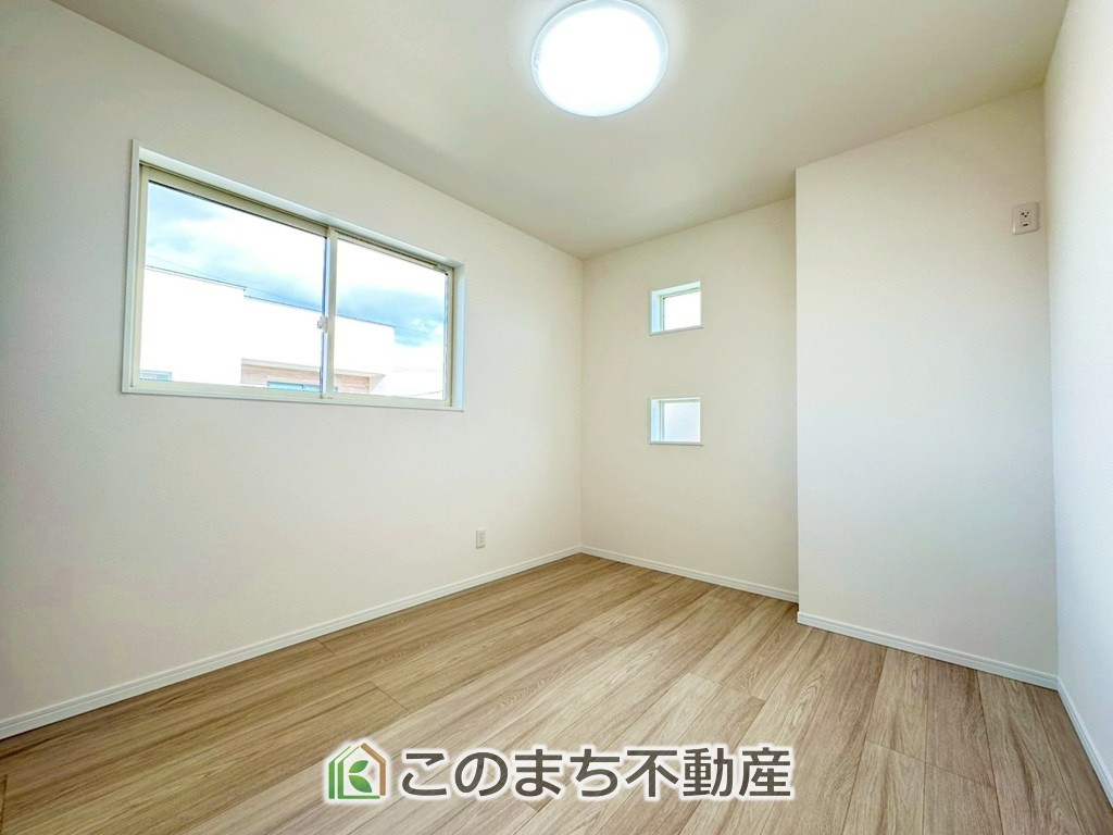 ワイウッドコート宇都宮市下川俣町第1期の洋室|洋室はお手入れのしやすいフローリング仕様です。普段はフロアモップなどを使って、簡単にお掃除していただけます◎
