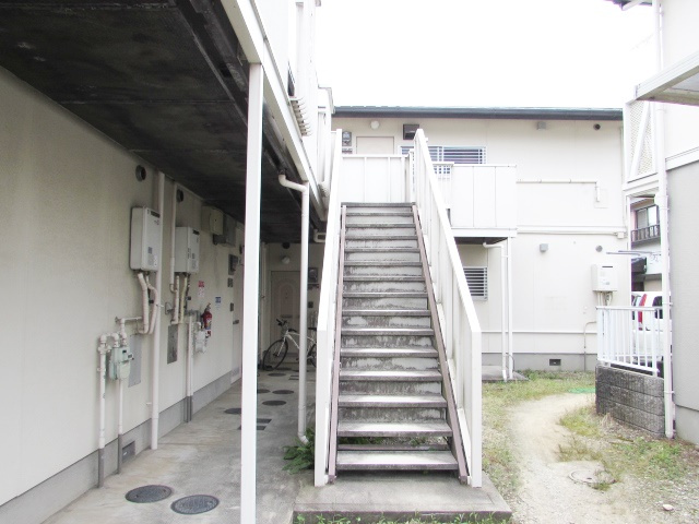ファミール仁川Ⅰのエントランス|建物の内部です