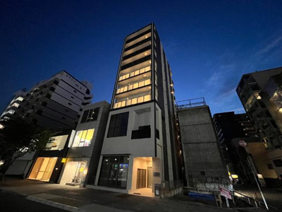 【外観】 | ベルク栄 | 外観写真（夜）