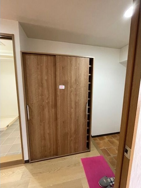 ハーモニアス桜本町の玄関