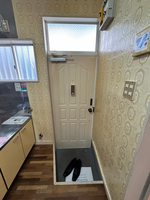 プリンスハイツの玄関