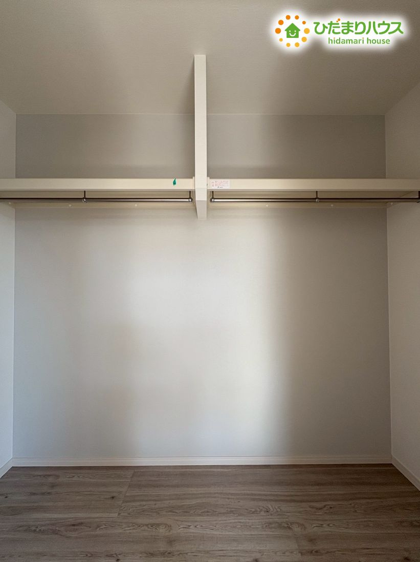本庄市小島6丁目　新築一戸建て　22の収納|広めの奥行きがあるので、季節の衣類や荷物をまとめて収納できるクローゼット！
お部屋の片付けが楽になりますね♪