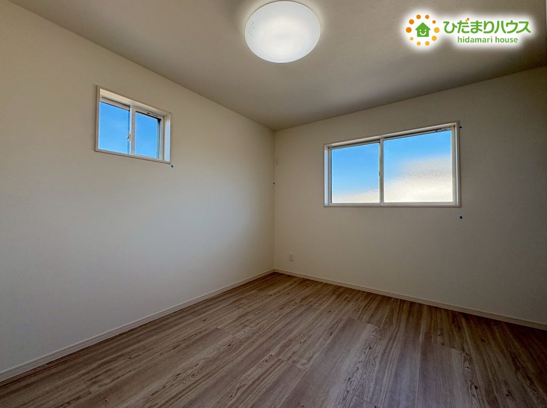 本庄市小島6丁目　新築一戸建て　22の子供部屋|収納付きなので、おもちゃや学用品もきれいに片付けられる洋室！
いつでもお部屋をスッキリ保つことができますね♪