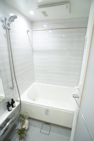 プライムメゾン早稲田通りの浴室