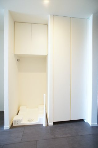 プライムメゾン早稲田通りの玄関