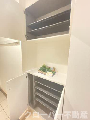 【玄関】 | シャーメゾン郡家 C棟