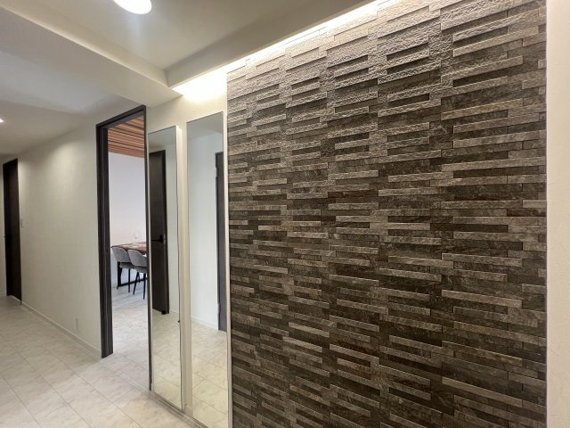 内装のコダワリMAX！！！【マイキャッスル鶴ヶ峰】ホテルリノベの玄関|ゆったりとした玄関です