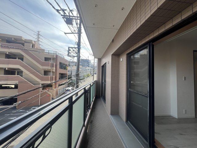 内装のコダワリMAX！！！【マイキャッスル鶴ヶ峰】ホテルリノベのバルコニー|お洗濯にも便利なバルコニー付き