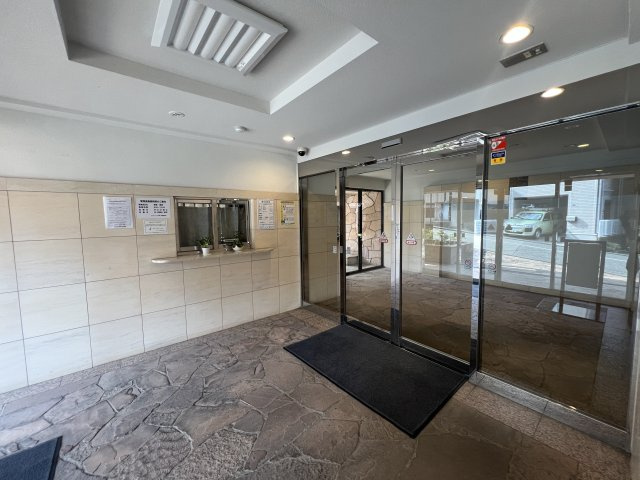 内装のコダワリMAX！！！【マイキャッスル鶴ヶ峰】ホテルリノベのエントランス|ゆとりのあるエントランスです