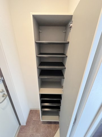 大阪市都島区大東町２丁目のアパートの玄関