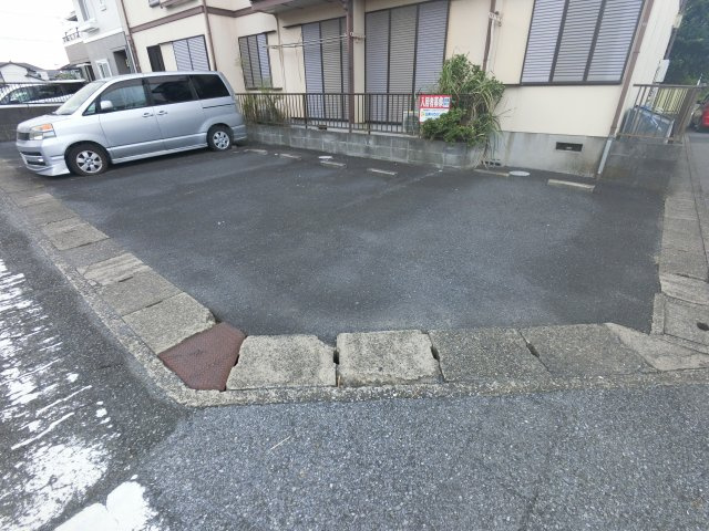 【駐車場】