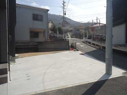 呉市宮原2丁目　新築一戸建て(全2棟)の前面道路含む現地写真