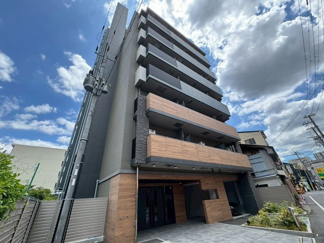 MELDIA CREST TAPP 新大阪WESTの外観