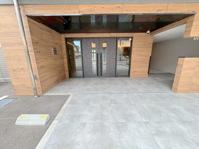 MELDIA CREST TAPP 新大阪WESTのエントランス