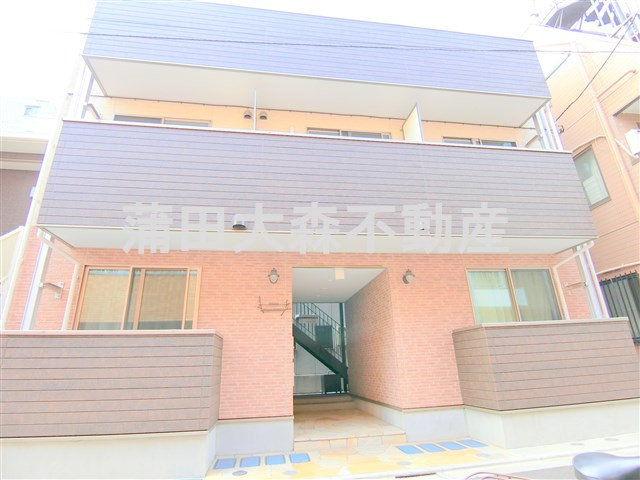 アリエッタ南蒲田の外観|2016年11月築　木造地上3階建て総戸数8戸インターネット無料の人気賃貸アパート　
京急本線京急蒲田駅最寄りの東京都大田区南蒲田2丁目　JR京浜東北線蒲田駅も徒歩圏内