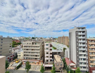 【展望】 | 豊かな陽光に照らしだされる素敵な空間に感動すら覚えます。窓には木々の緑が木漏れ日と共にまるで絵画のように美しく映し出されます。