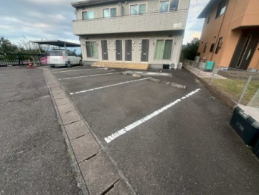 ハイム中野山の駐車場