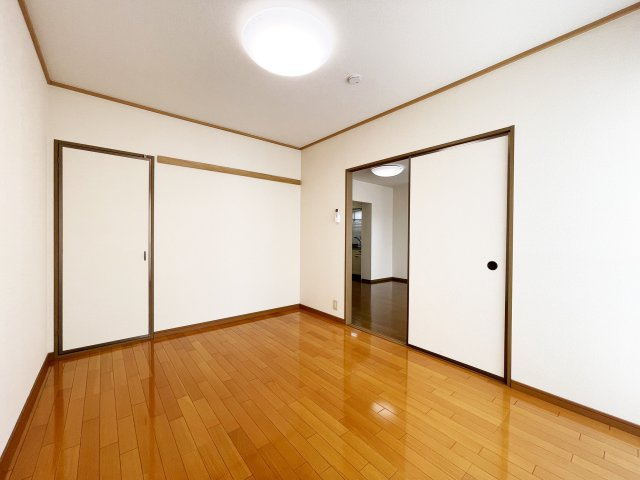 ルミナス山城　B棟の居間・リビング