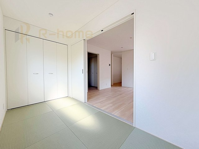 ひたちなか市平磯遠原町第1　新築戸建て　1号棟の和室|フローリングより衝撃が少ない和室は、ご両親のお部屋やキッズスペース、客間としても活用頂けます。