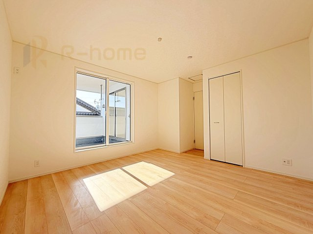 ひたちなか市平磯遠原町第1　新築戸建て　1号棟の洋室|収納便利なウォークインクローゼット付きの洋室♪
明るく風通しの良いお部屋です♪
