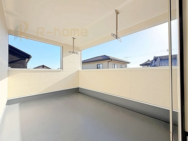 ひたちなか市平磯遠原町第1　新築戸建て　2号棟のバルコニー|急な雨でも安心のインナーバルコニー♪忙しいご夫婦も大満足♪