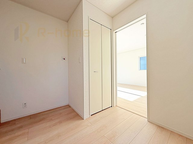 ひたちなか市平磯遠原町第1　新築戸建て　2号棟の収納|掃除機などの収納に便利なホール収納！