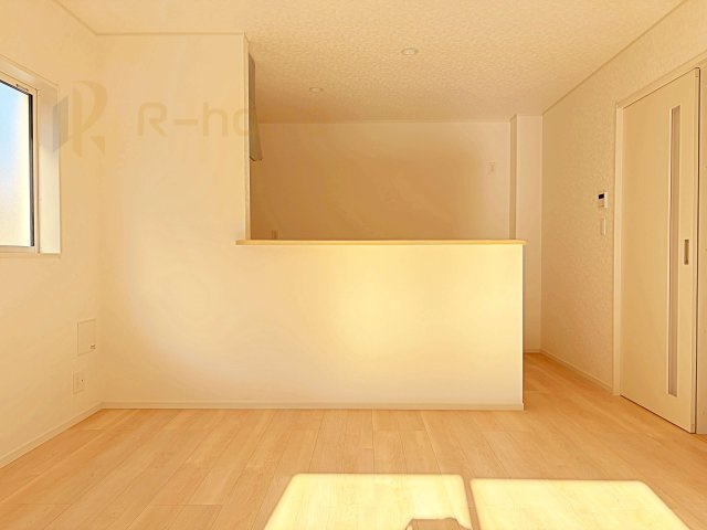 ひたちなか市平磯遠原町第1　新築戸建て　2号棟のキッチン|リビングで遊ぶお子様にも目が届くカウンターキッチン！