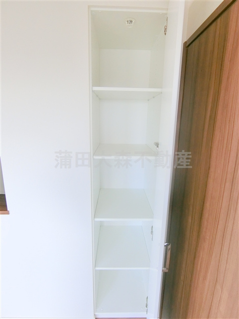 ステーションツインタワーズ糀谷フロント・ウエストの収納|リビング入口棚収納