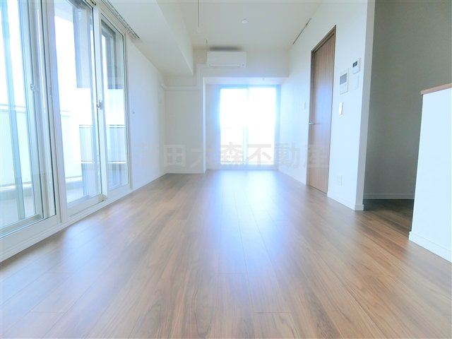 ステーションツインタワーズ糀谷フロント・ウエストの居間・リビング|LDK13.5帖のリビングダイニングキッチン